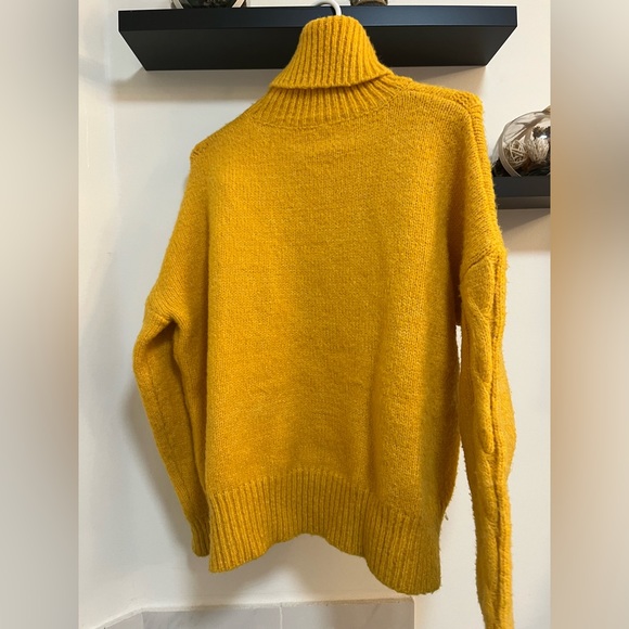 Turtle neck Yellow knit - Picture 4 of 5